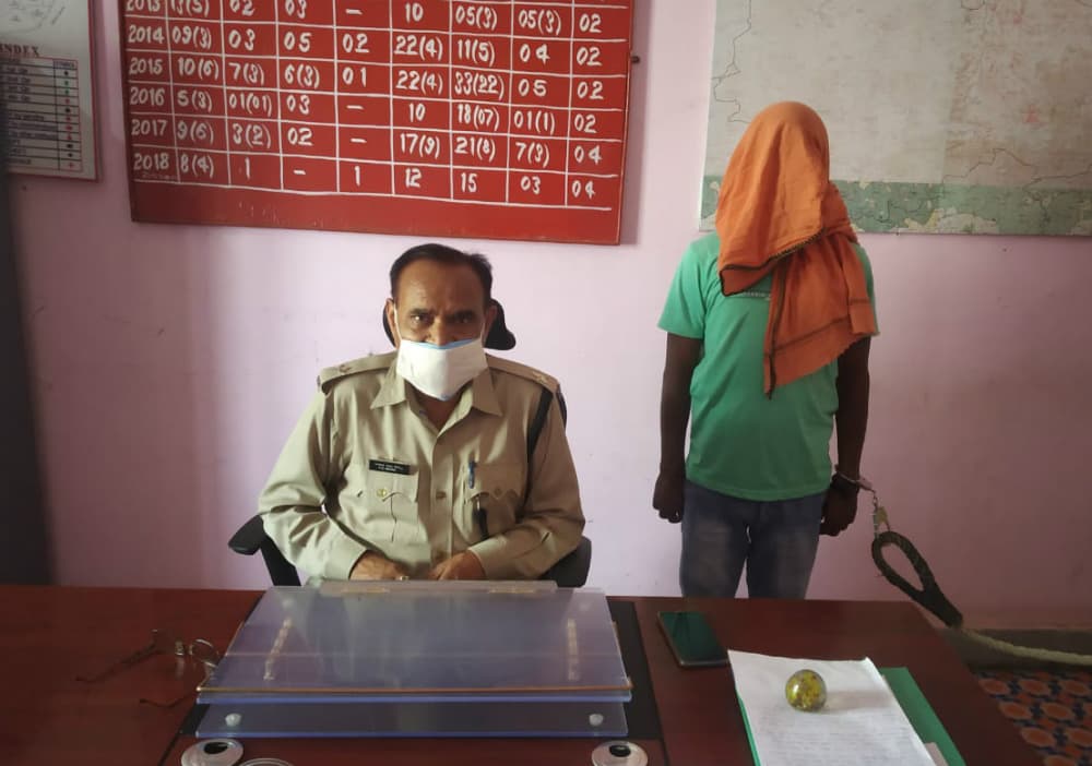 पलामू से एक नक्सली हुआ गिरफ्तार, कई बड़ी घटनाओं को दिया है अंजाम पलामू से एक नक्सली हुआ गिरफ्तार, कई बड़ी घटनाओं को दिया है अंजाम
