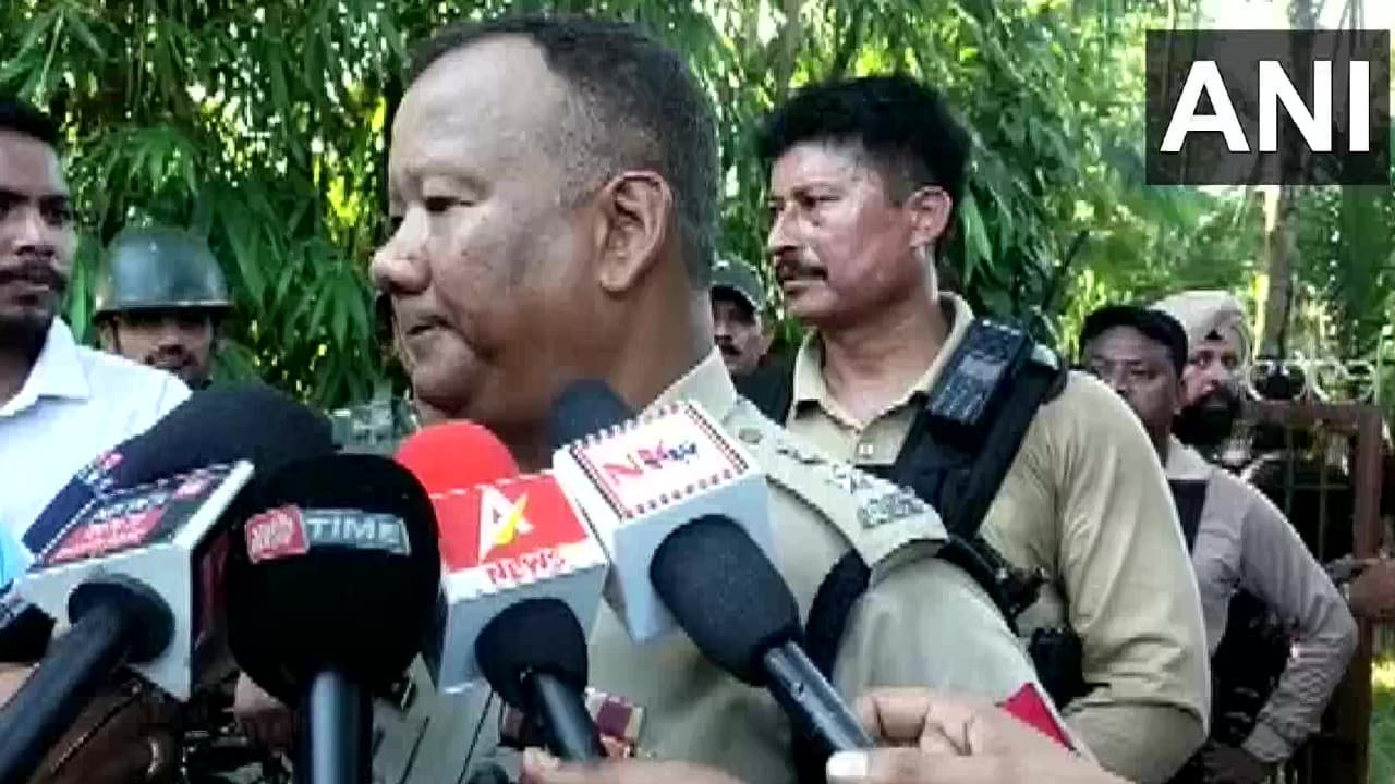 Assam News : असम में सुरक्षाबलों की बड़ी कार्रवाई, मुठभेड़ में उल्फा का एक आतंकी ढेर Assam News : असम में सुरक्षाबलों की बड़ी कार्रवाई, मुठभेड़ में उल्फा का एक आतंकी ढेर