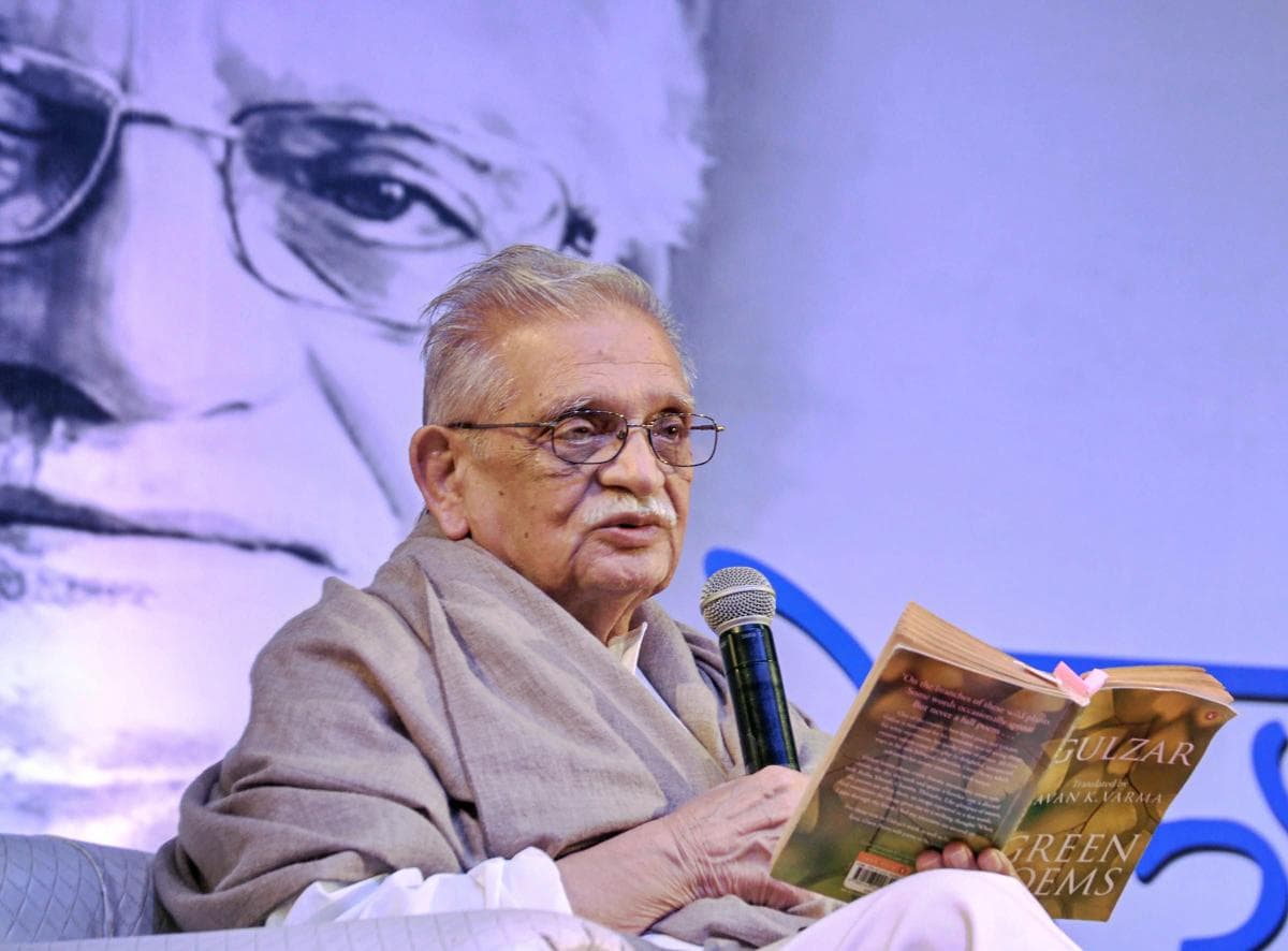संपूर्ण सिंह कालरा से शब्दों के जादूगर गुलजार बनने का सफर, एक मैकेनिक जो बन गया गीतकार… संपूर्ण सिंह कालरा से शब्दों के जादूगर गुलजार बनने का सफर, एक मैकेनिक जो बन गया गीतकार…