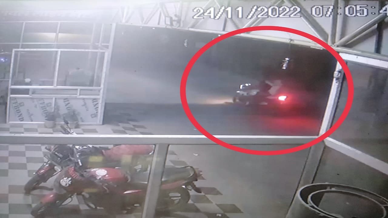 Bihar: सहरसा में भी बदमाशों ने बेगूसराय की तरह घूम-घूमकर की फायरिंग, SP लिपि सिंह की पुलिस को खुली चुनौती Bihar: सहरसा में भी बदमाशों ने बेगूसराय की तरह घूम-घूमकर की फायरिंग, SP लिपि सिंह की पुलिस को खुली चुनौती