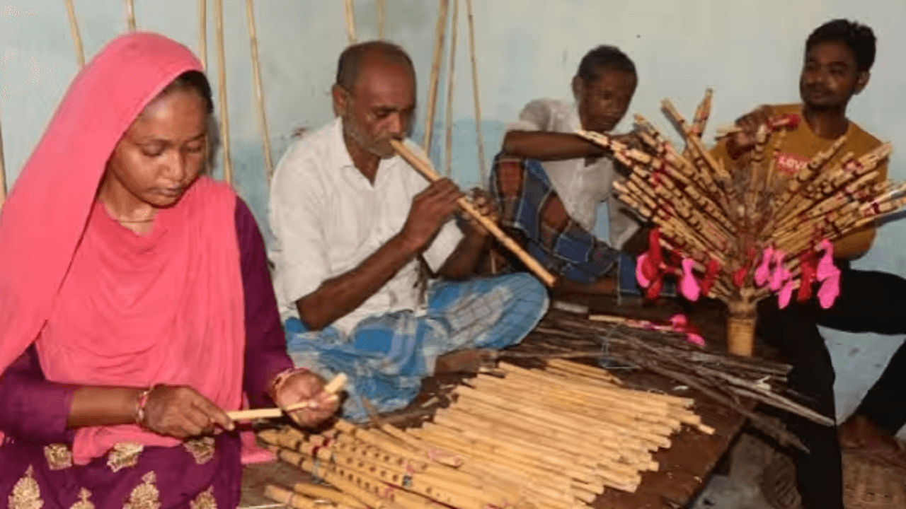बिहार: कभी बांग्लादेश तक सुनाई देती थी कुढ़नी बांसुरी की धुन, जानें अब क्यों कम हो गई मांग बिहार: कभी बांग्लादेश तक सुनाई देती थी कुढ़नी बांसुरी की धुन, जानें अब क्यों कम हो गई मांग
