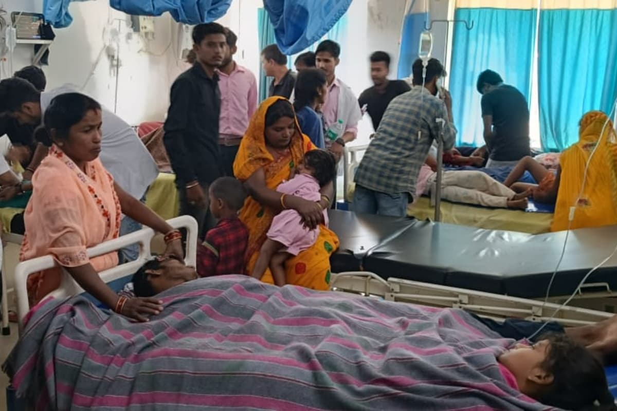 झारखंड: कोडरमा में फूड प्वाइजनिंग से 70 से अधिक बीमार, गुपचुप खाने से बिगड़ी तबीयत, सभी खतरे से बाहर झारखंड: कोडरमा में फूड प्वाइजनिंग से 70 से अधिक बीमार, गुपचुप खाने से बिगड़ी तबीयत, सभी खतरे से बाहर