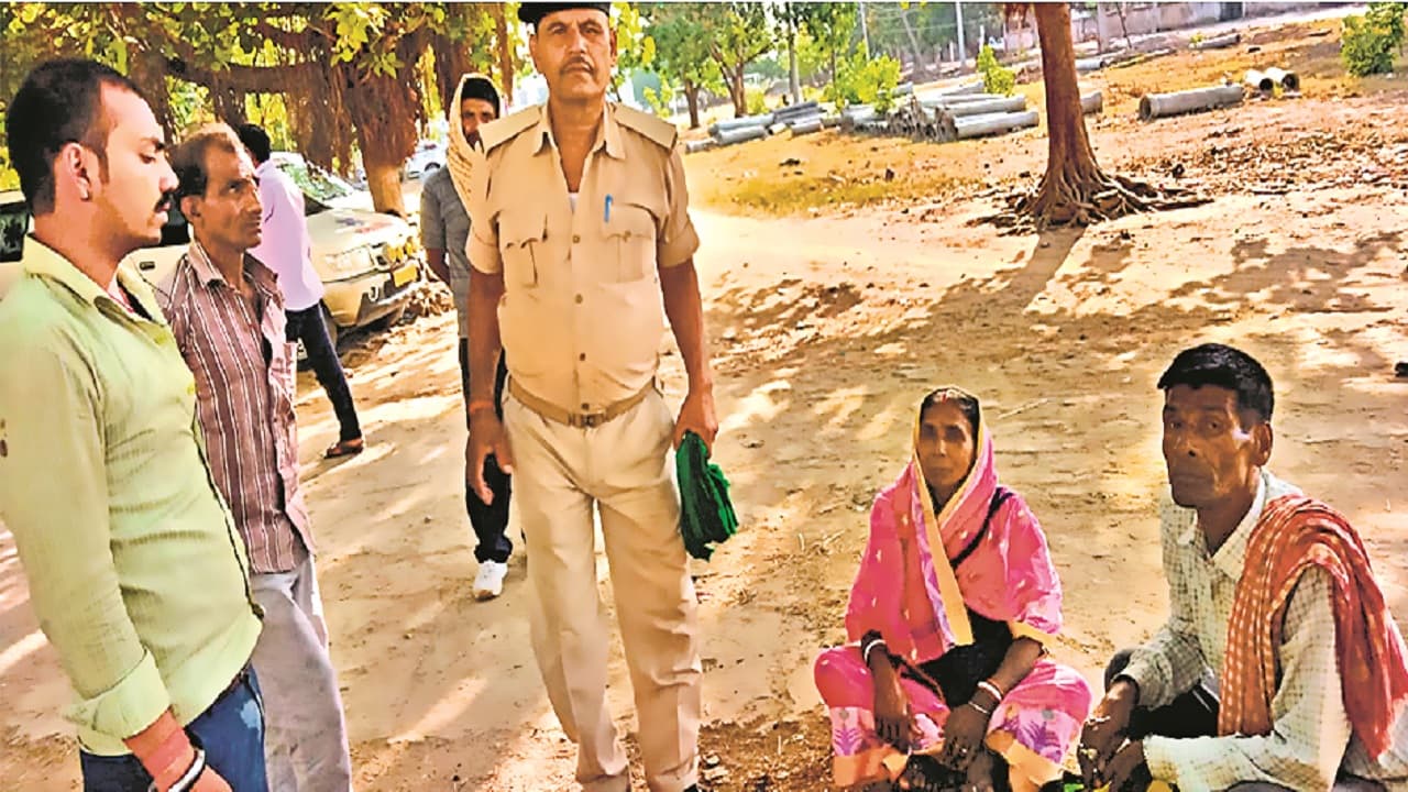 बिहार: गया आकर दो जवान बेटों का पिंडदान करके पिता ने भी तोड़ा दम, साथ आई पत्नी ने बतायी दर्दनाक कहानी बिहार: गया आकर दो जवान बेटों का पिंडदान करके पिता ने भी तोड़ा दम, साथ आई पत्नी ने बतायी दर्दनाक कहानी