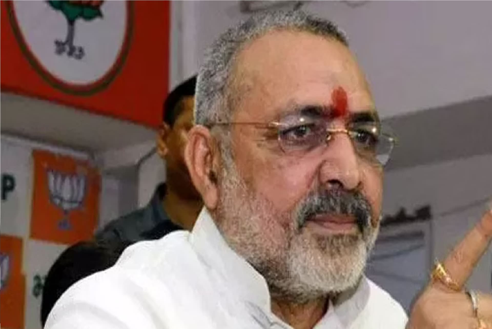 केंद्रीय मंत्री गिरिराज सिंह का विवादित बयान, अधिकारी बात नहीं सुनते तो उन्हें पीट दीजिए केंद्रीय मंत्री गिरिराज सिंह का विवादित बयान, अधिकारी बात नहीं सुनते तो उन्हें पीट दीजिए