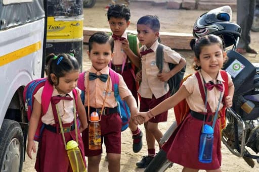 लाॅकडाउन के बाद : झारखंड में एक जून से शुरू होंगे स्कूल, एक साथ सभी बच्चे नहीं आयेंगे लाॅकडाउन के बाद : झारखंड में एक जून से शुरू होंगे स्कूल, एक साथ सभी बच्चे नहीं आयेंगे