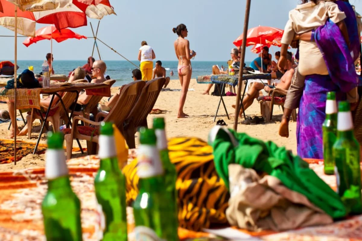गोवा के इन Beaches पर फैमली संग भूलकर भी न जाना,वरना शर्म से हो जाएंगे लाल पीले, यकीन नहीं आए खुद देख लें फोटो गोवा के इन Beaches पर फैमली संग भूलकर भी न जाना,वरना शर्म से हो जाएंगे लाल पीले, यकीन नहीं आए खुद देख लें फोटो