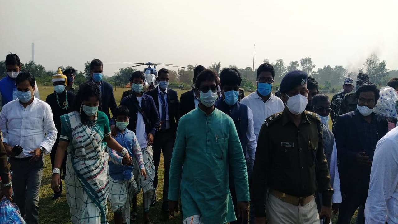 अंतरराष्ट्रीय संताल सरना धर्म महासम्मेलन : लुगुबुरु में पूजा-अर्चना के पहुंचे सीएम हेमंत सोरेन अंतरराष्ट्रीय संताल सरना धर्म महासम्मेलन : लुगुबुरु में पूजा-अर्चना के पहुंचे सीएम हेमंत सोरेन