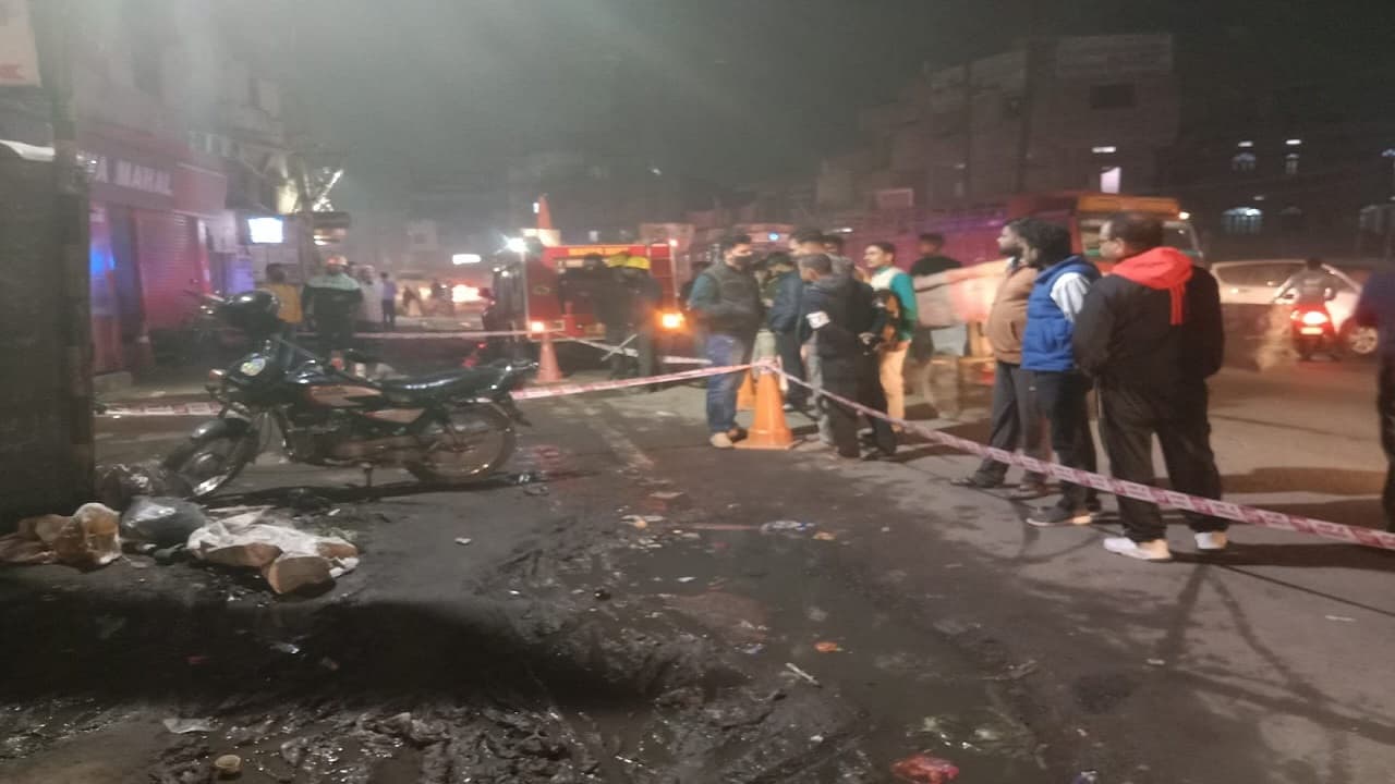 GAIL: पटना में गैस पाइपलाइन में फिर से लगी आग, पूरी रात कोशिश के बाद पाया गया काबू GAIL: पटना में गैस पाइपलाइन में फिर से लगी आग, पूरी रात कोशिश के बाद पाया गया काबू