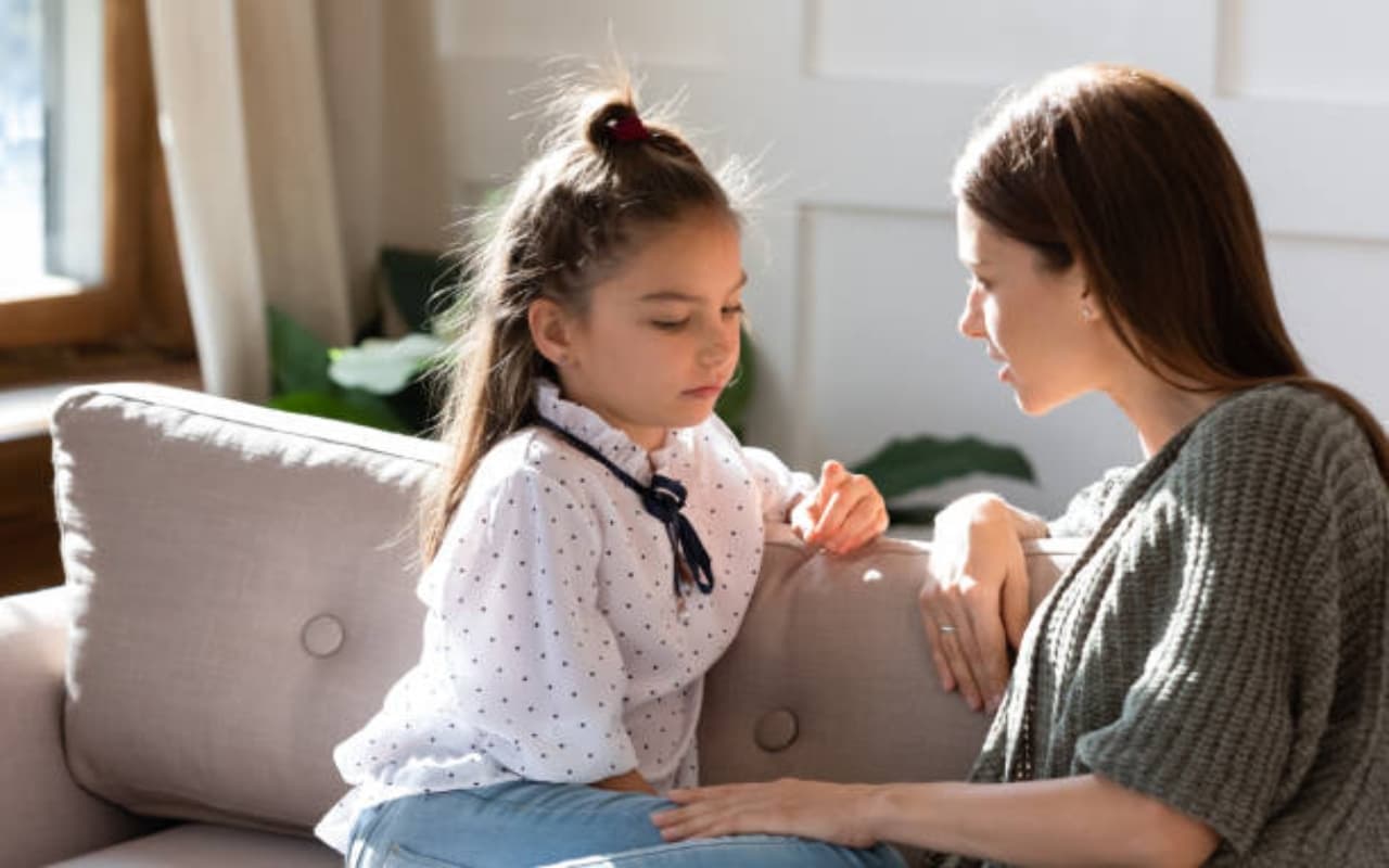 Parenting : बच्चों की ज्यादा केयर, फायदे की जगह पहुंचाता है नुकसान, जानिए हेलीकॉप्टर पेरेंटिंग के साइडइफेक्ट Parenting : बच्चों की ज्यादा केयर, फायदे की जगह पहुंचाता है नुकसान, जानिए हेलीकॉप्टर पेरेंटिंग के साइडइफेक्ट