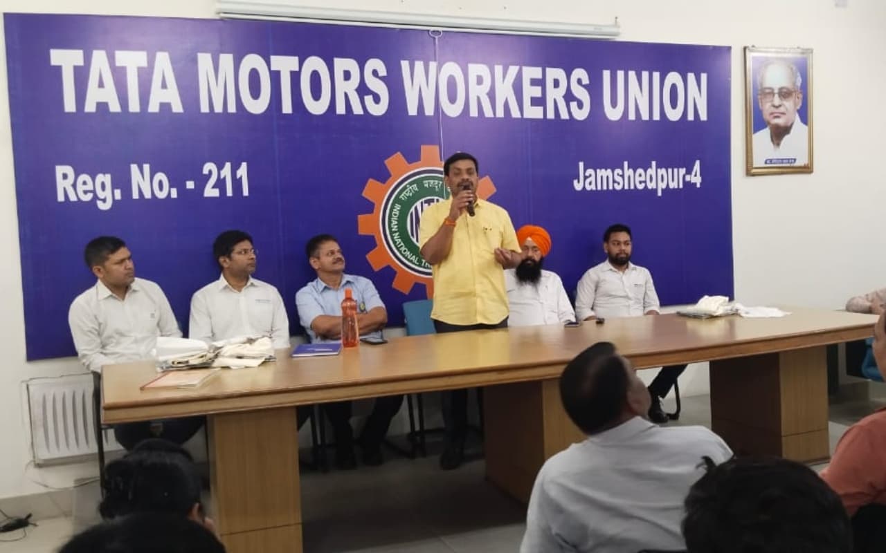 टाटा मोटर्स में निकलेगी अप्रेंटिसशिप की बहाली, कमेटी मीटिंग में आरके सिंह ने दी जानकारी टाटा मोटर्स में निकलेगी अप्रेंटिसशिप की बहाली, कमेटी मीटिंग में आरके सिंह ने दी जानकारी