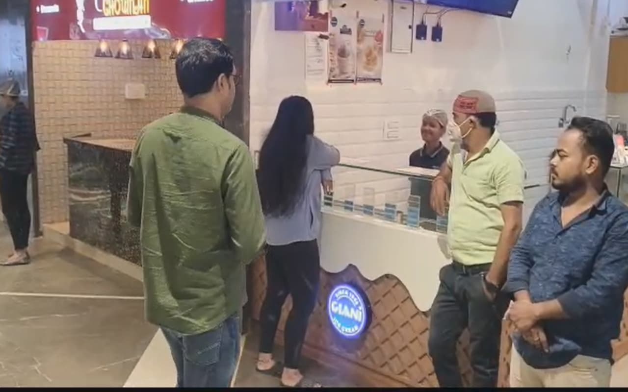 रांची : Nucleus Height मॉल के Food Courts में छापेमारी, सैंपल जब्त कर ले गयी टीम, पढ़ें डिटेल रांची : Nucleus Height मॉल के Food Courts में छापेमारी, सैंपल जब्त कर ले गयी टीम, पढ़ें डिटेल