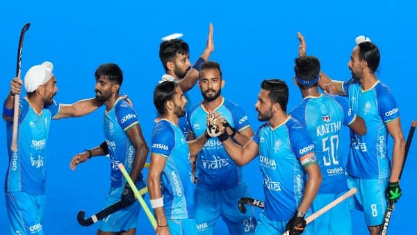 Asian Games: भारतीय पुरुष हॉकी टीम का शानदार प्रदर्शन, सिंगापुर को 16-1 से रौंदा Asian Games: भारतीय पुरुष हॉकी टीम का शानदार प्रदर्शन, सिंगापुर को 16-1 से रौंदा