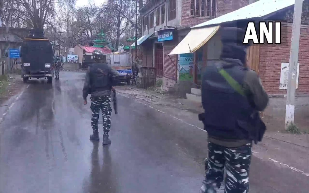 Jammu Kashmir: पुलवामा में सुरक्षाबल और आतंकियों के बीच मुठभेड़, सर्च अभियान जारी Jammu Kashmir: पुलवामा में सुरक्षाबल और आतंकियों के बीच मुठभेड़, सर्च अभियान जारी