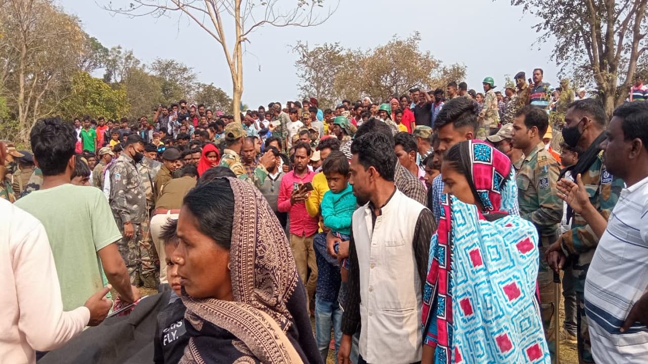 झारखंड के जामताड़ा नाव हादसे में लापता तीन और लोगों के शव बरामद, खोजबीन में जुटी है एनडीआरएफ की टीम झारखंड के जामताड़ा नाव हादसे में लापता तीन और लोगों के शव बरामद, खोजबीन में जुटी है एनडीआरएफ की टीम