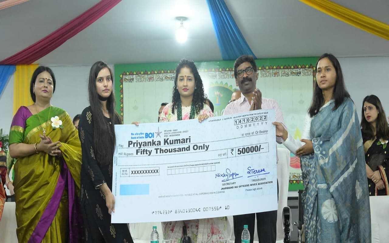जेसोवा दीपावली मेला: सीएम हेमंत सोरेन ने धर्मपत्नी कल्पना सोरेन संग किया उद्घाटन, शहीदों को मिला सम्मान जेसोवा दीपावली मेला: सीएम हेमंत सोरेन ने धर्मपत्नी कल्पना सोरेन संग किया उद्घाटन, शहीदों को मिला सम्मान