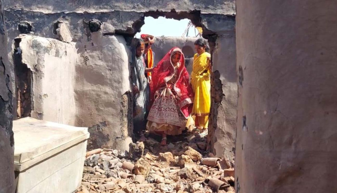 लातेहार में अग्नि के फेरे ले रहे थे दूल्हा-दुल्हन, टंडवा में घर जलकर हो गया राख