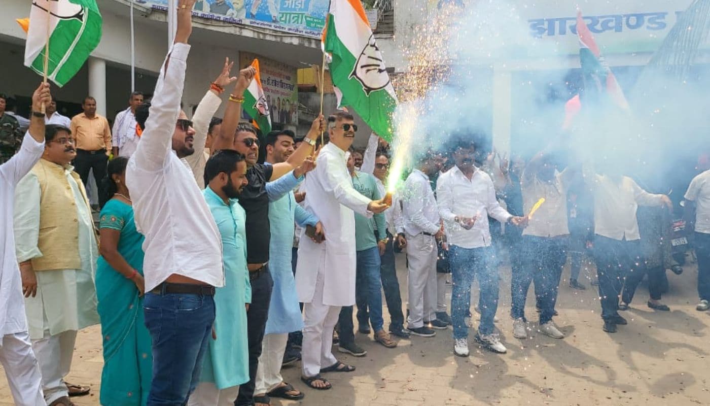 कर्नाटक में जीत पर झूमे झारखंड के कांग्रेसी, प्रदेश अध्यक्ष राजेश ठाकुर ने कही ये बात कर्नाटक में जीत पर झूमे झारखंड के कांग्रेसी, प्रदेश अध्यक्ष राजेश ठाकुर ने कही ये बात