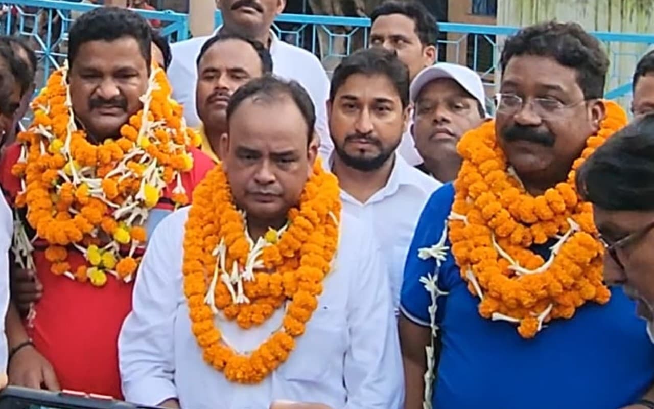 इरफान अंसारी के बाद झारखंड के कांग्रेस विधायक राजेश कच्छप-नमन विक्सल कोंगाड़ी भी जेल से रिहा इरफान अंसारी के बाद झारखंड के कांग्रेस विधायक राजेश कच्छप-नमन विक्सल कोंगाड़ी भी जेल से रिहा