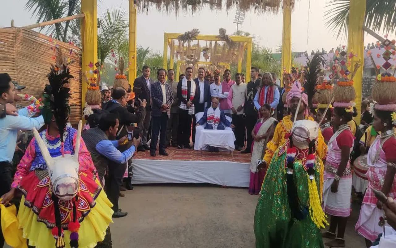 पूरी दुनिया में फैले गूंज महोत्सव की ‘अनुगूंज’, सशक्त समाज का हो निर्माण : राज्यपाल रमेश बैस पूरी दुनिया में फैले गूंज महोत्सव की ‘अनुगूंज’, सशक्त समाज का हो निर्माण : राज्यपाल रमेश बैस