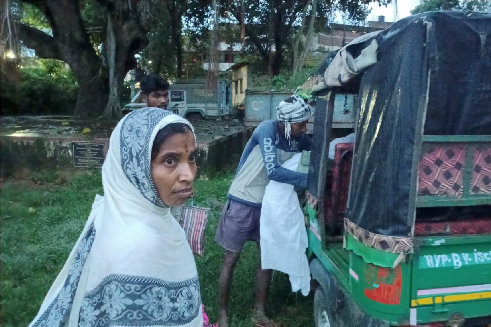 गुमला में बकरे की बलि के दौरान फरसा की बेंत टूटकर लगने से चार साल के बच्चे की मौत गुमला में बकरे की बलि के दौरान फरसा की बेंत टूटकर लगने से चार साल के बच्चे की मौत