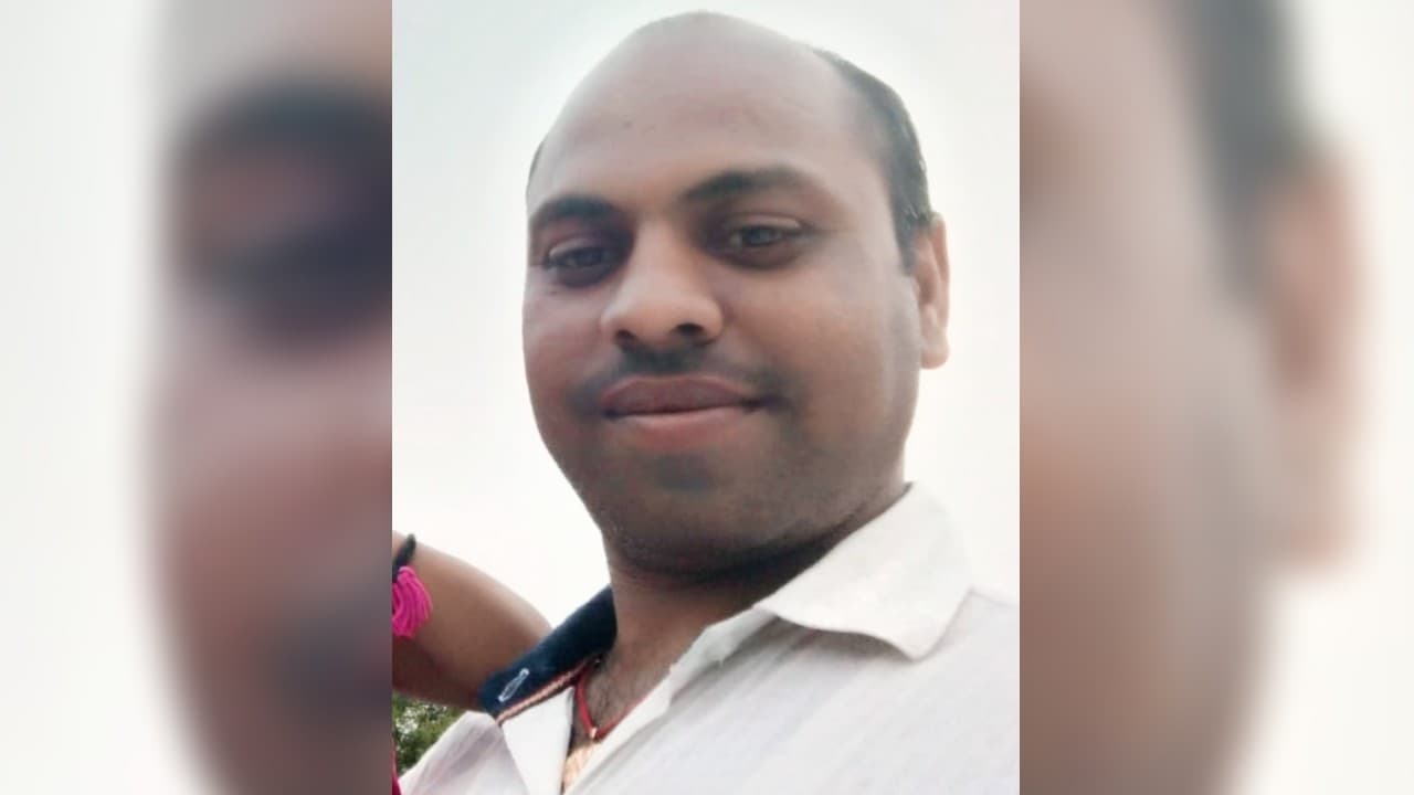 West Bengal Crime: झारखंड के लेबर कॉन्ट्रैक्टर की हावड़ा में हत्या, कमरे के अंदर से रक्तरंजित शव बरामद West Bengal Crime: झारखंड के लेबर कॉन्ट्रैक्टर की हावड़ा में हत्या, कमरे के अंदर से रक्तरंजित शव बरामद