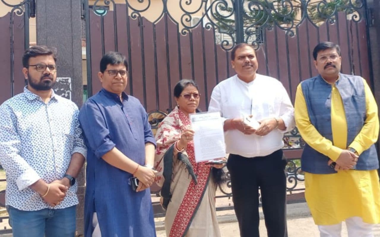 झारखंड भाजपा ने IAS राजीव अरुण एक्का पर लगाये गंभीर आरोप, ईडी को Video क्लिप सौंपकर की कार्रवाई की मांग झारखंड भाजपा ने IAS राजीव अरुण एक्का पर लगाये गंभीर आरोप, ईडी को Video क्लिप सौंपकर की कार्रवाई की मांग