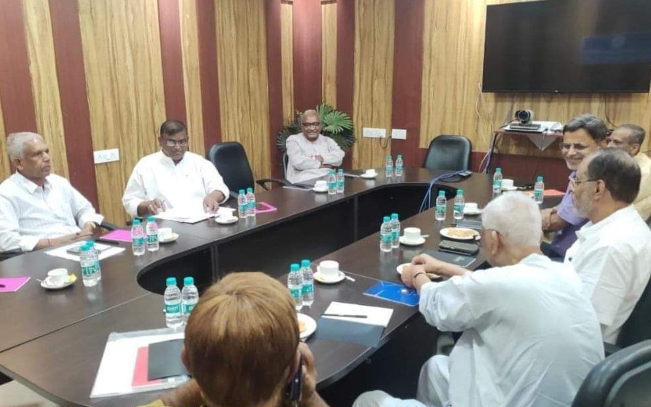 तीन दिन ठप रहेगा कोयले का उत्पादन, रांची में श्रमिक यूनियनों ने किया हड़ताल का ऐलान तीन दिन ठप रहेगा कोयले का उत्पादन, रांची में श्रमिक यूनियनों ने किया हड़ताल का ऐलान