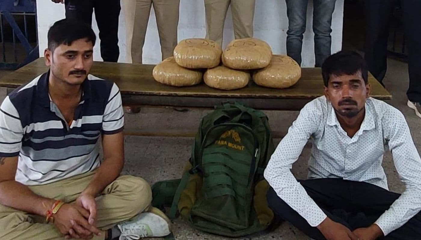 रांची में ऑपरेशन नारकोस : आरपीएफ हटिया ने जब्त किया 10 किलो गांजा, दो तस्कर गिरफ्तार रांची में ऑपरेशन नारकोस : आरपीएफ हटिया ने जब्त किया 10 किलो गांजा, दो तस्कर गिरफ्तार