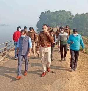 New Year 2021 : झारखंड में पिकनिक मनाने जा रहे हैं, हो जाएं सावधान, जमशेदपुर में पिकनिक मनाने गये 40 लोग जमानत पर हुए रिहा New Year 2021 : झारखंड में पिकनिक मनाने जा रहे हैं, हो जाएं सावधान, जमशेदपुर में पिकनिक मनाने गये 40 लोग जमानत पर हुए रिहा