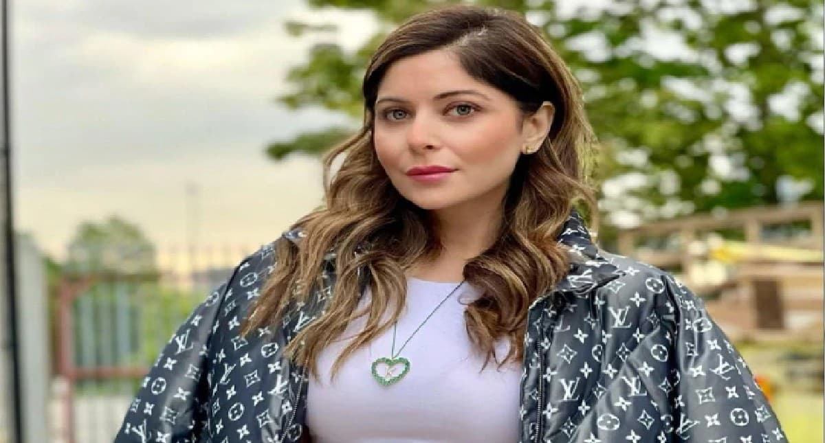 ‘बेबी डॉल’ सिंगर कनिका कपूर मई में करेंगी इस दिन शादी, 43 की उम्र में NRI-बिजनेसमैन संग लेंगी सात फेरे ‘बेबी डॉल’ सिंगर कनिका कपूर मई में करेंगी इस दिन शादी, 43 की उम्र में NRI-बिजनेसमैन संग लेंगी सात फेरे