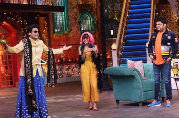 Kapil Sharma B'day: अपने जन्मदिन पर दिल खोलकर नाचे कपिल शर्मा,साथ दिखी पत्नी गिन्नी और बेटी अनायरा, VIDEO