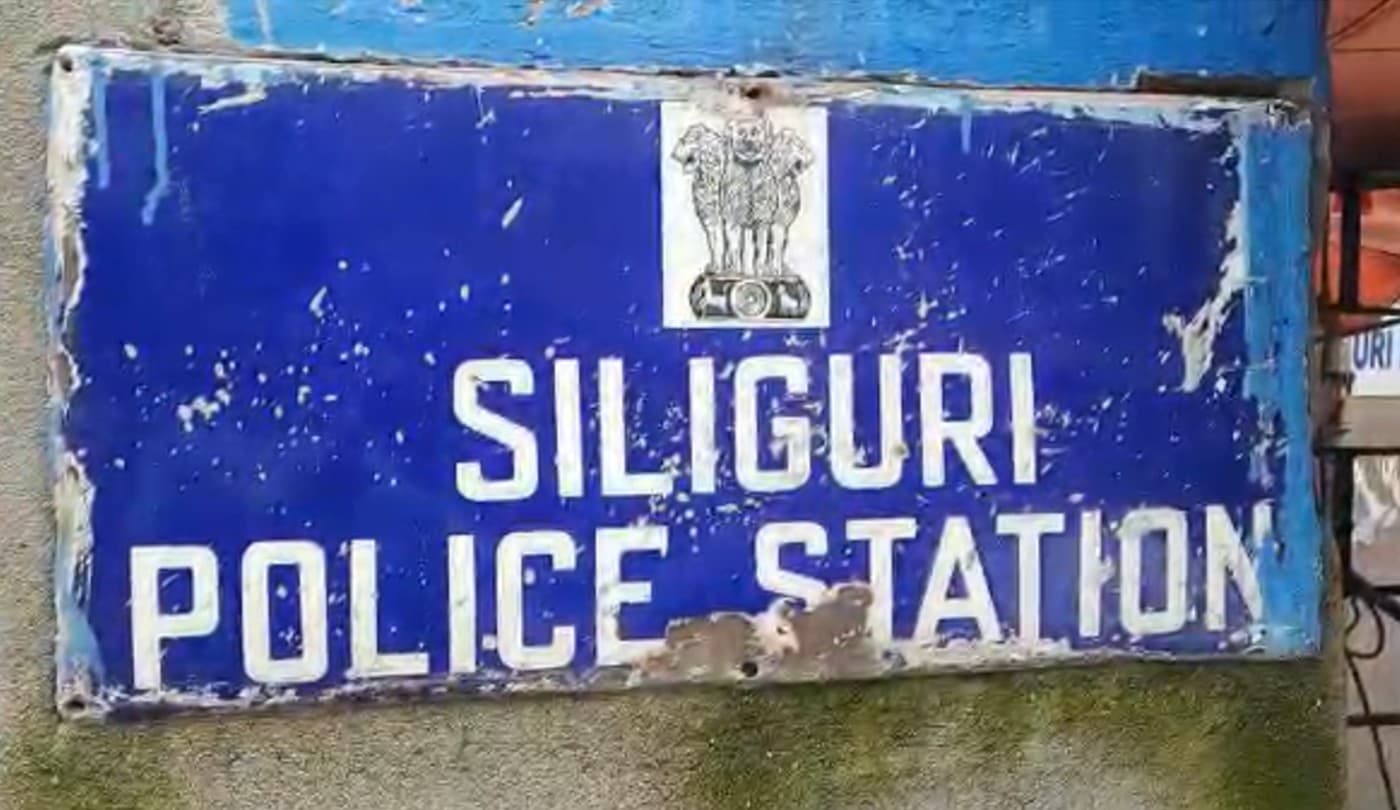 कटिहार के मेयर की हत्या का मुख्य आरोपी सिलीगुड़ी से गिरफ्तार, रंगदारी के लिए एक डॉक्टर को भी मारी थी गोली कटिहार के मेयर की हत्या का मुख्य आरोपी सिलीगुड़ी से गिरफ्तार, रंगदारी के लिए एक डॉक्टर को भी मारी थी गोली