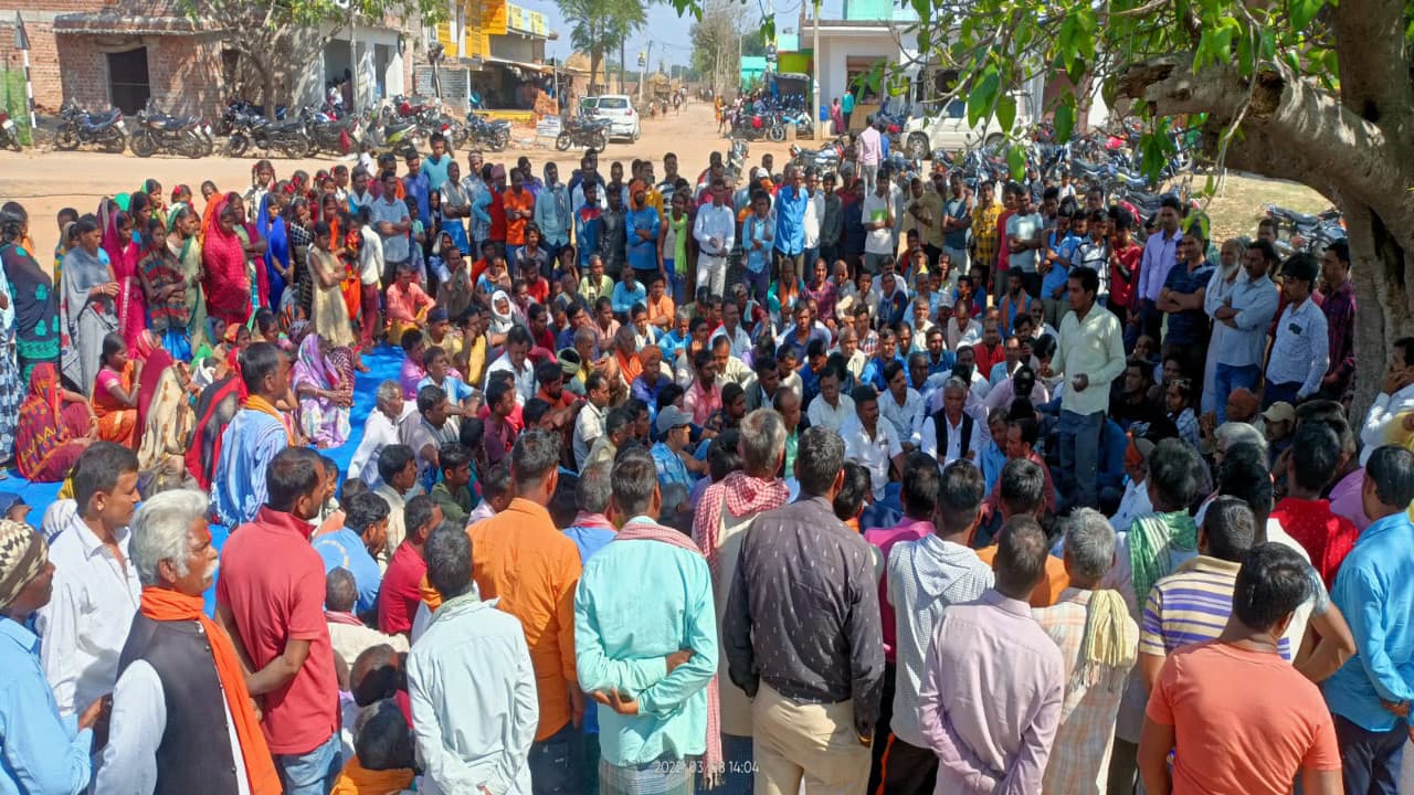 Jharkhand news: हजारीबाग के केरेडारी में एकजुट हुए रैयत, जानें करीब 6 एकड़ जमीन को लेकर क्या है इनकी मांग Jharkhand news: हजारीबाग के केरेडारी में एकजुट हुए रैयत, जानें करीब 6 एकड़ जमीन को लेकर क्या है इनकी मांग