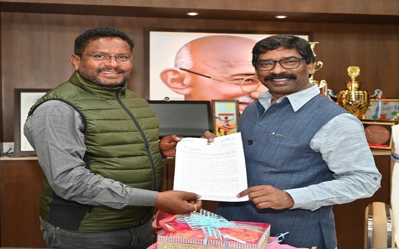 खरसावां गोलीकांड के शहीदों को श्रद्धांजलि देंगे CM हेमंत सोरेन, सभा को करेंगे संबोधित, ये है तैयारी खरसावां गोलीकांड के शहीदों को श्रद्धांजलि देंगे CM हेमंत सोरेन, सभा को करेंगे संबोधित, ये है तैयारी