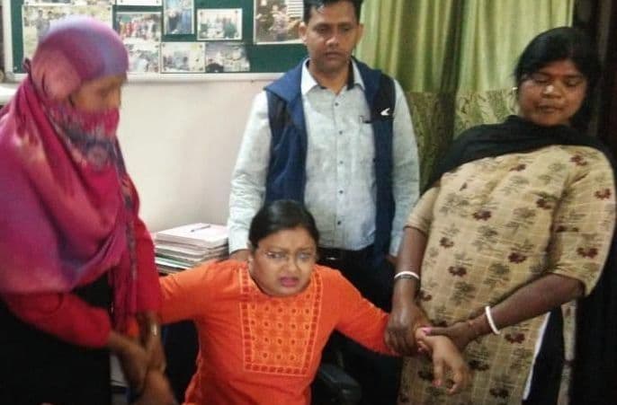 Jharkhand Crime News : झारखंड में 15 हजार घूस लेते महिला थाना प्रभारी मीरा सिंह गिरफ्तार, एंटी करप्शन ब्यूरो ने रिश्वत लेते दबोचा Jharkhand Crime News : झारखंड में 15 हजार घूस लेते महिला थाना प्रभारी मीरा सिंह गिरफ्तार, एंटी करप्शन ब्यूरो ने रिश्वत लेते दबोचा
