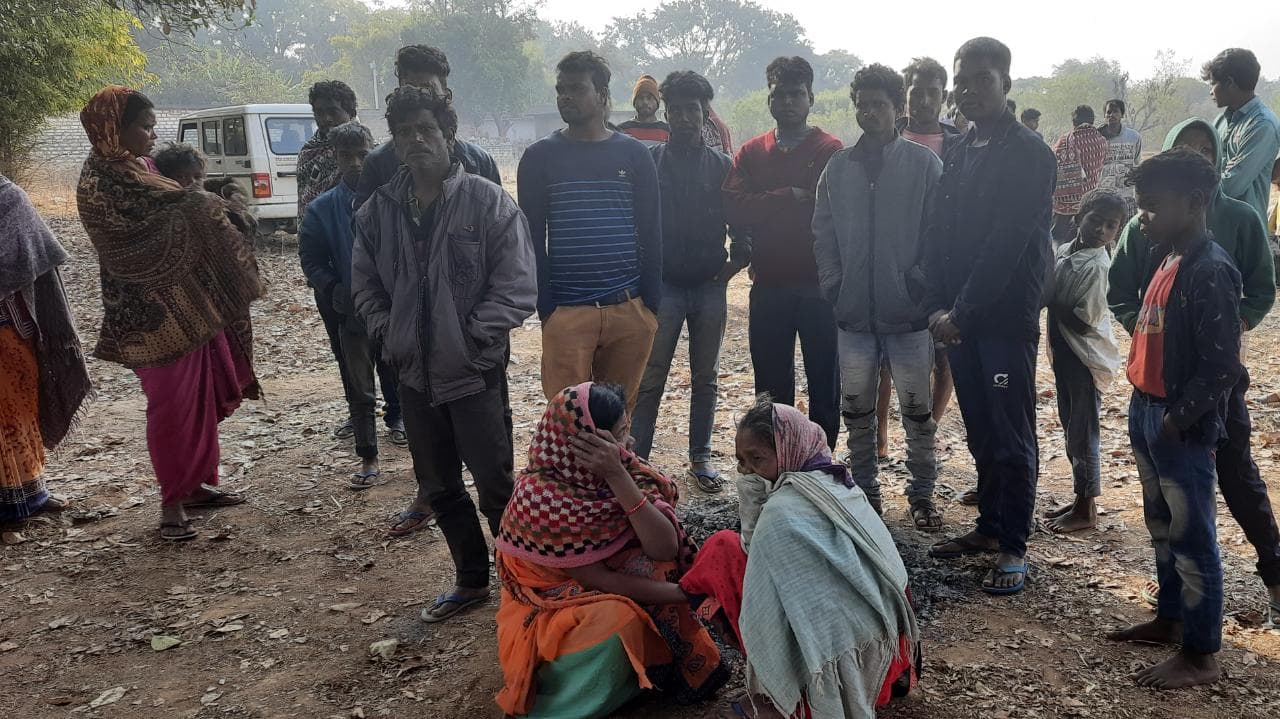 Jharkhand Crime News : खूंटी में अपराधियों ने धारदार हथियार से की बुजुर्ग की हत्या, एफआईआर दर्ज, जांच में जुटी पुलिस Jharkhand Crime News : खूंटी में अपराधियों ने धारदार हथियार से की बुजुर्ग की हत्या, एफआईआर दर्ज, जांच में जुटी पुलिस