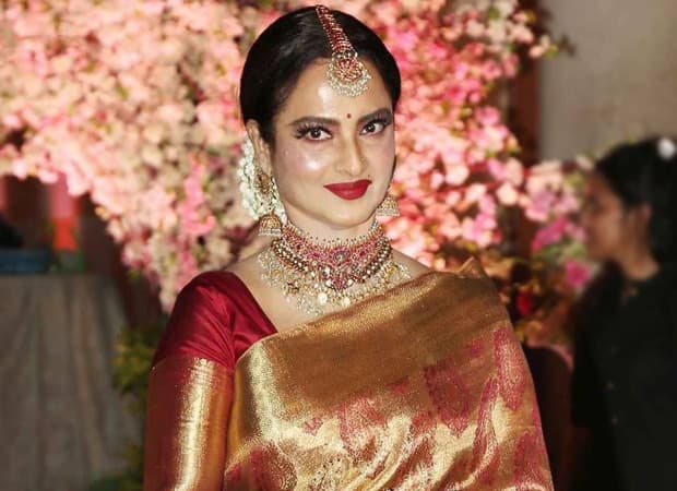 Rekha Birthday : 7 बहनें और 1 भाई हैं रेखा, फिर भी रहती हैं अकेले, जानें कितने करोड़ की हैं मालकिन! Rekha Birthday : 7 बहनें और 1 भाई हैं रेखा, फिर भी रहती हैं अकेले, जानें कितने करोड़ की हैं मालकिन!
