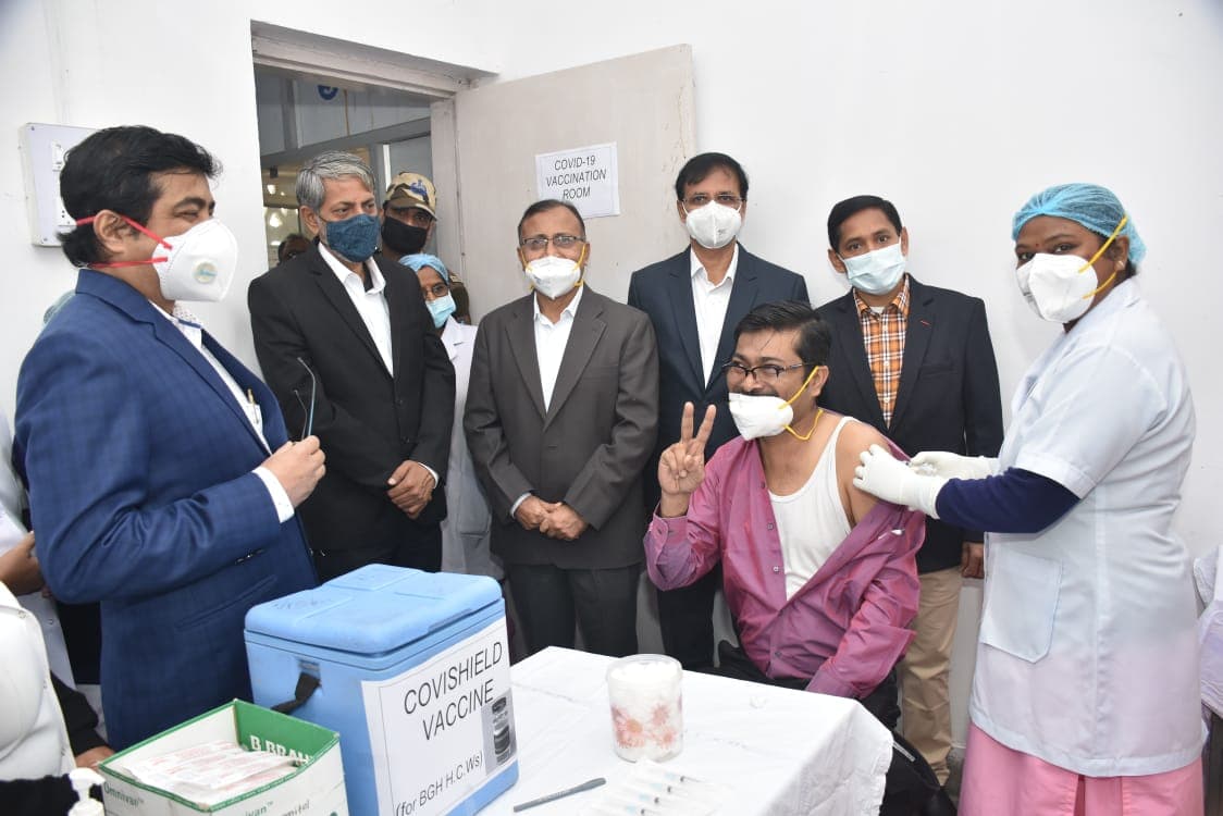 Corona Vaccination In Jharkhand : झारखंड के बोकारो जनरल अस्पताल में कोरोना टीकाकरण शुरू, एक हजार से अधिक कर्मियों को लगेगी कोरोना वैक्सीन Corona Vaccination In Jharkhand : झारखंड के बोकारो जनरल अस्पताल में कोरोना टीकाकरण शुरू, एक हजार से अधिक कर्मियों को लगेगी कोरोना वैक्सीन