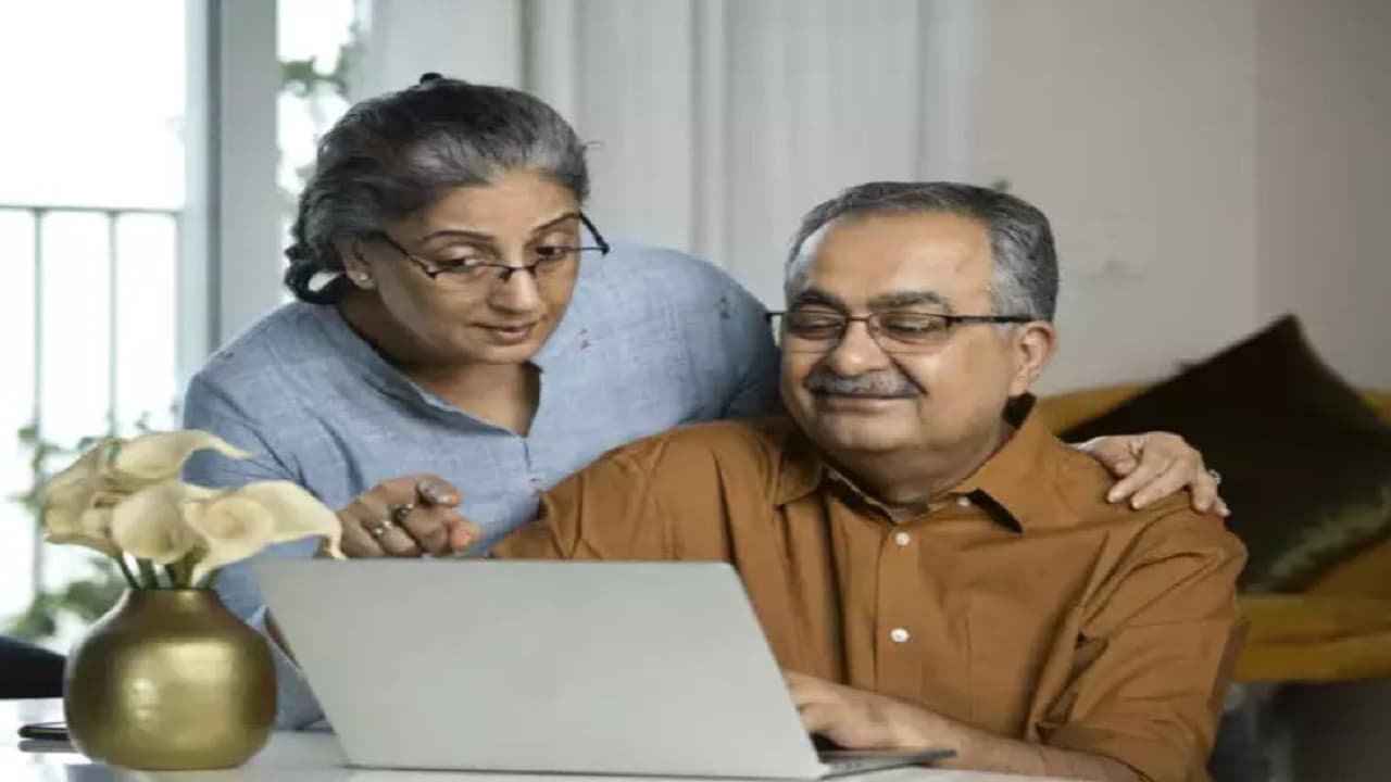 Life Certificate: पेंशनरों को जीवन प्रमाण पत्र देने अब नहीं जाना पड़ेगा बैंक,केंद्र सरकार ने दिया ये बड़ा आदेश Life Certificate: पेंशनरों को जीवन प्रमाण पत्र देने अब नहीं जाना पड़ेगा बैंक,केंद्र सरकार ने दिया ये बड़ा आदेश
