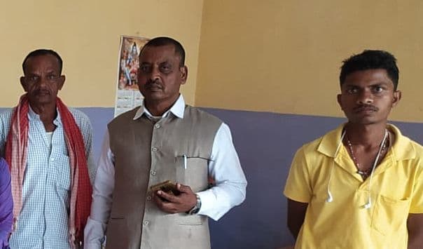 Jharkhand Crime News : नौकरी का झांसा देकर रांची में नेटवर्किंग कंपनी ने बोकारो की नाबालिग लड़कियों को बनाया बंधक, चार गिरफ्तार, पढ़िए कैसे मुक्त हुईं लड़कियां Jharkhand Crime News : नौकरी का झांसा देकर रांची में नेटवर्किंग कंपनी ने बोकारो की नाबालिग लड़कियों को बनाया बंधक, चार गिरफ्तार, पढ़िए कैसे मुक्त हुईं लड़कियां