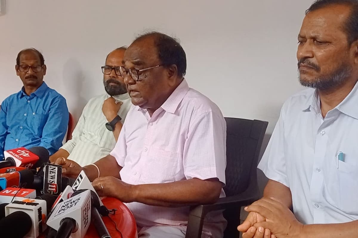 यूसीसी को लेकर विधायक लोबिन हेम्ब्रम ने सीएम हेमंत सोरेन व बाबूलाल मरांडी पर साधा निशाना, चुप्पी पर उठाये सवाल यूसीसी को लेकर विधायक लोबिन हेम्ब्रम ने सीएम हेमंत सोरेन व बाबूलाल मरांडी पर साधा निशाना, चुप्पी पर उठाये सवाल