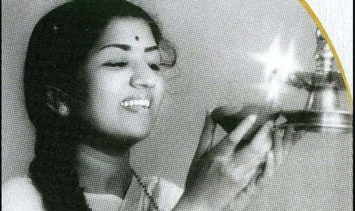 Lata Mangeshkar Death: जब लता मंगेशकर के मुंह से ये शब्द सुनकर जद्दनबाई ने कही थी ये बात, पढ़ें वो किस्सा Lata Mangeshkar Death: जब लता मंगेशकर के मुंह से ये शब्द सुनकर जद्दनबाई ने कही थी ये बात, पढ़ें वो किस्सा