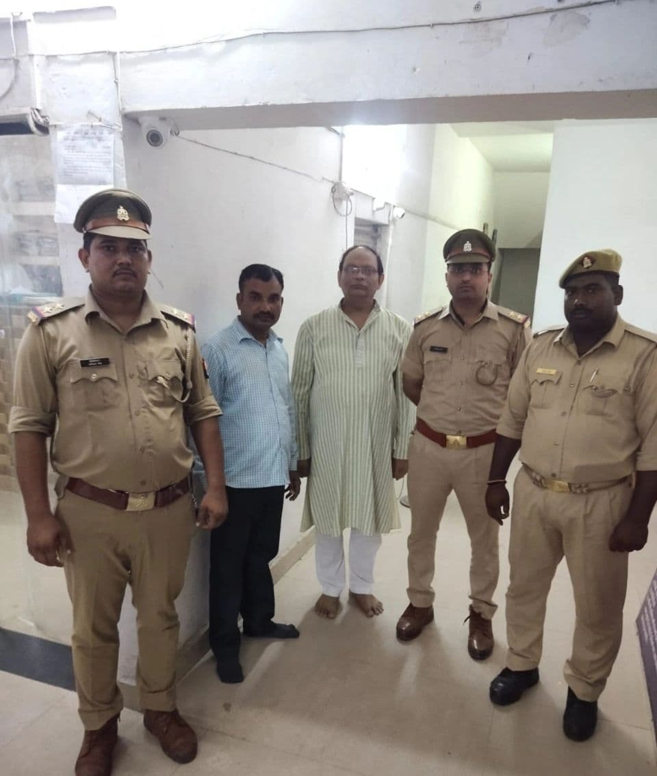 Kanpur Crime News: पैसे मांगने गए ठेकेदार को बिल्डर ने दी दर्दनाक मौत, पुलिस ने आरोपी को किया गिरफ्तार Kanpur Crime News: पैसे मांगने गए ठेकेदार को बिल्डर ने दी दर्दनाक मौत, पुलिस ने आरोपी को किया गिरफ्तार