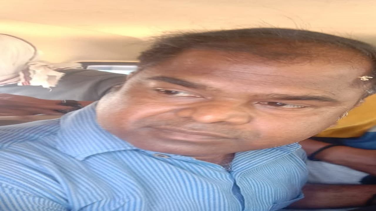 Jharkhand News: मनरेगा जेई मनोज कुमार 10 हजार रुपये घूस लेते गिरफ्तार, रांची एसीबी की टीम ने ऐसे दबोचा Jharkhand News: मनरेगा जेई मनोज कुमार 10 हजार रुपये घूस लेते गिरफ्तार, रांची एसीबी की टीम ने ऐसे दबोचा