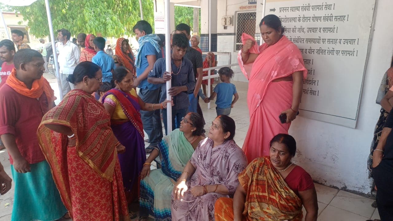 बिहार: आपसी विवाद में व्यवसाई की पीट-पीटकर हत्या, तीन लोग गंभीर रूप से घायल, जांच में जुटी पुलिस बिहार: आपसी विवाद में व्यवसाई की पीट-पीटकर हत्या, तीन लोग गंभीर रूप से घायल, जांच में जुटी पुलिस