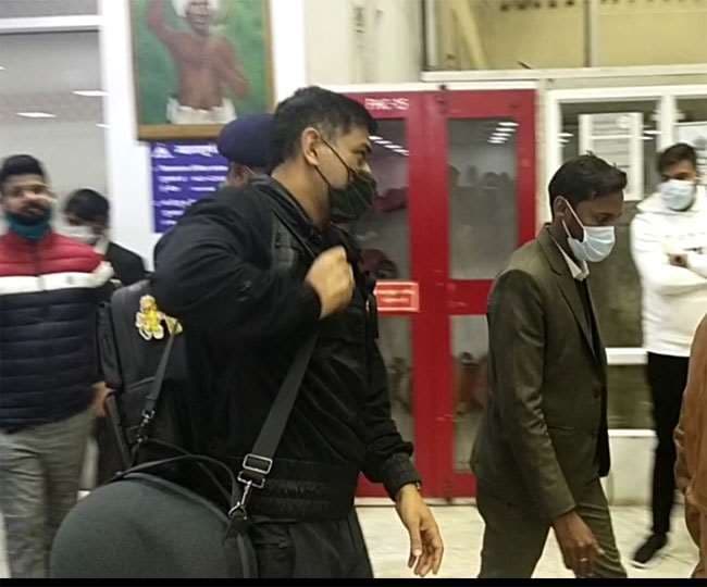 MS Dhoni : महेंद्र सिंह धौनी दुबई से लौटे रांची, इनके फार्म हाउस की सब्जियों की यहां हुई डिमांड MS Dhoni : महेंद्र सिंह धौनी दुबई से लौटे रांची, इनके फार्म हाउस की सब्जियों की यहां हुई डिमांड