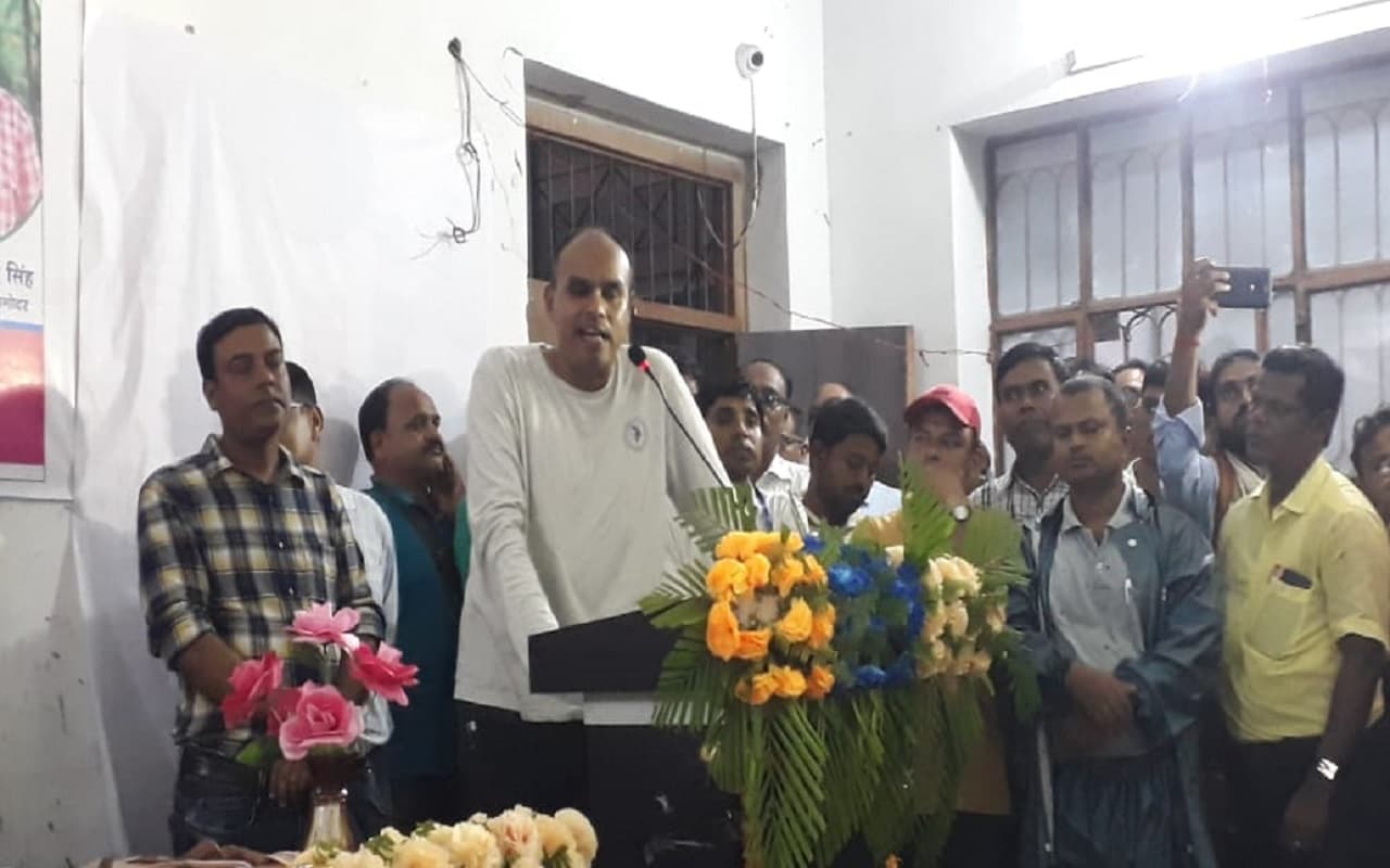 Jharkhand News : झारखंड में पुरानी पेंशन योजना बहाल होने से शिक्षक खुश, MLA विनोद सिंह का जताया आभार Jharkhand News : झारखंड में पुरानी पेंशन योजना बहाल होने से शिक्षक खुश, MLA विनोद सिंह का जताया आभार