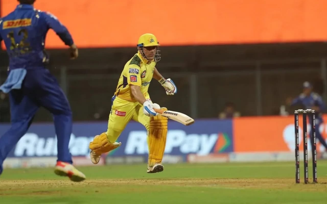 IPL 2023: ‘मुझे ज्यादा मत दौड़ाओ’, CSK खिलाड़ियों को MS Dhoni ने दी चेतावनी IPL 2023: ‘मुझे ज्यादा मत दौड़ाओ’, CSK खिलाड़ियों को MS Dhoni ने दी चेतावनी