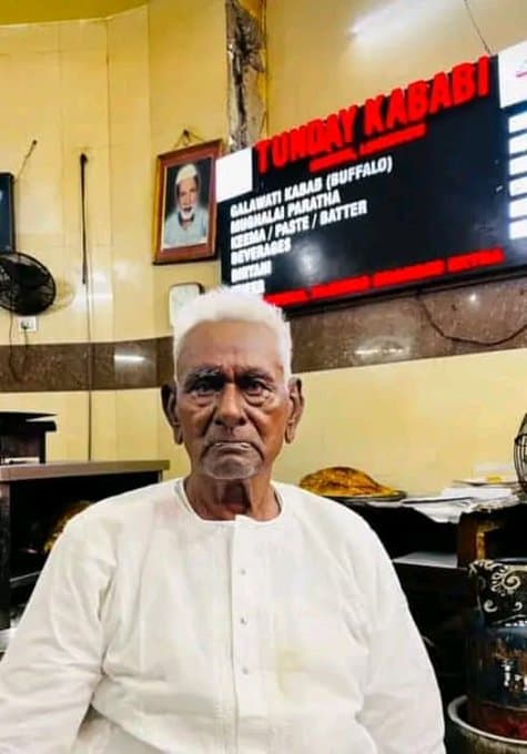Lucknow: 125 साल पुरानी टुंडे कबाब की दुकान के मालिक रईस अहमद का निधन, ऐसे बना अवध का शाही जायका… Lucknow: 125 साल पुरानी टुंडे कबाब की दुकान के मालिक रईस अहमद का निधन, ऐसे बना अवध का शाही जायका…