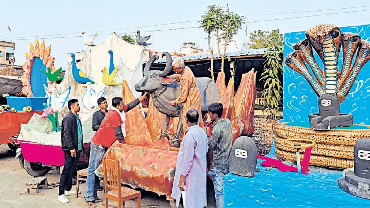 Mahashivratri 2022: बारात में स्वयंवर करते दिखेंगे भगवान शिव, रात भर खुला रहेगा बाबा गरीबनाथ मंदिर Mahashivratri 2022: बारात में स्वयंवर करते दिखेंगे भगवान शिव, रात भर खुला रहेगा बाबा गरीबनाथ मंदिर